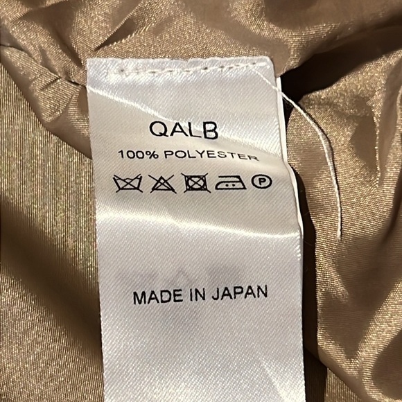 QALB Gold Tone Hooded Wind Jacket - Picture 11 of 13